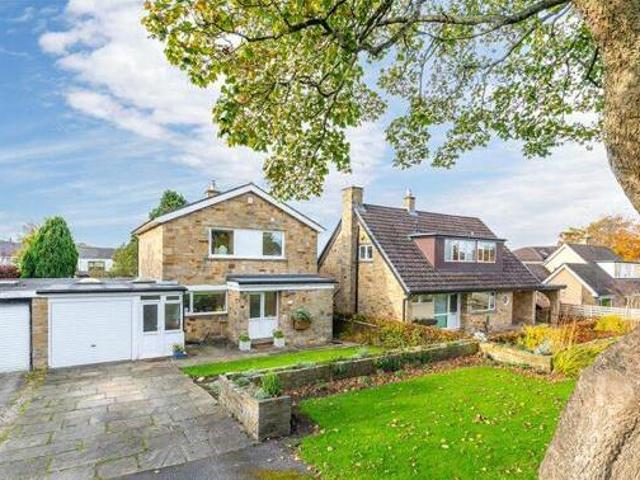 House for sale in Scholes, West Yorkshire