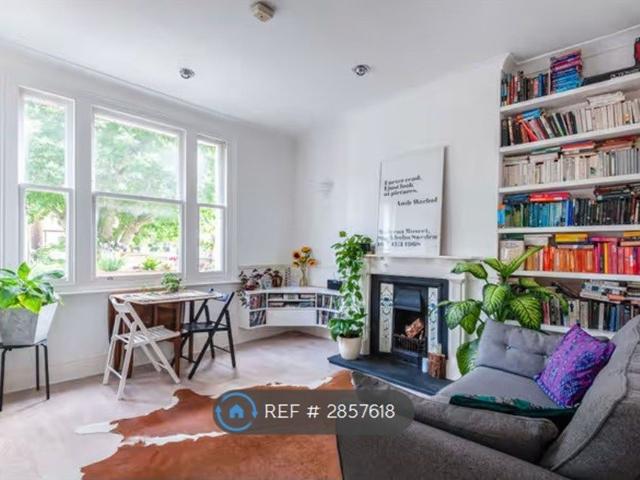Apartment for rent in London Borough of Lewisham, Ladywell