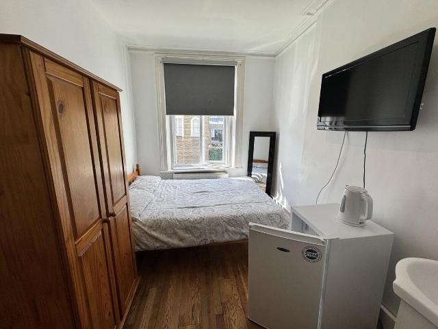 Room for rent in Shepherd's Bush, Greater London