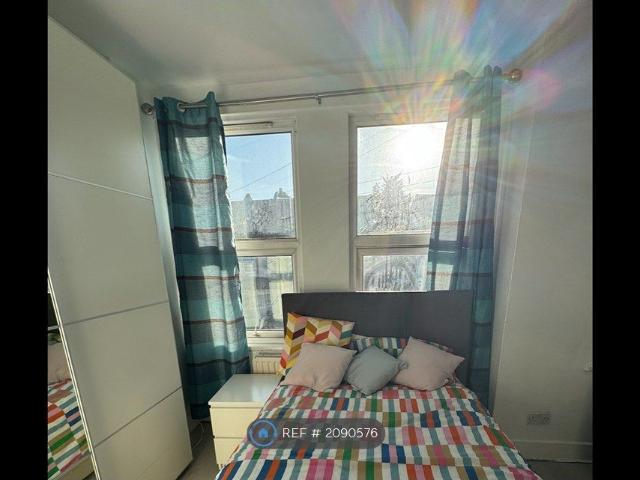 Room for rent in London Borough of Ealing, Greater London