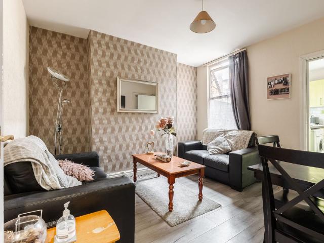 House for rent in Kensington, Calderstones