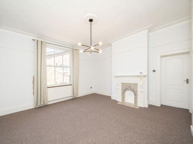 Apartment for rent in Surbiton, Greater London