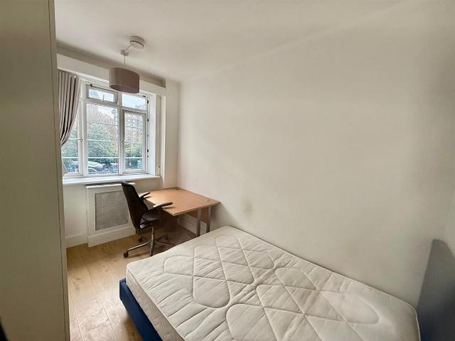 House for rent in Belsize Park, Greater London