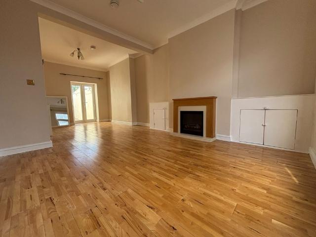 House for rent in Plasnewydd, Falcon Lodge