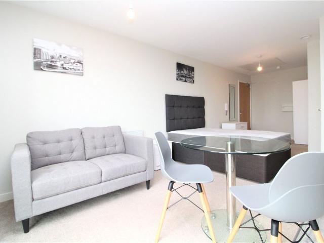 Studio for rent in Blackfriars, Salford