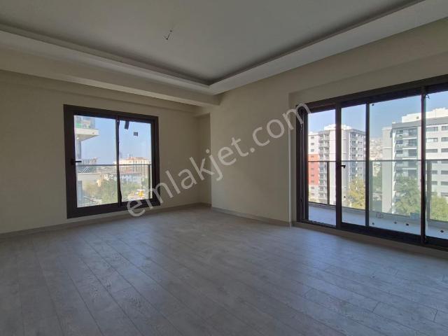 Bayrakli, İzmir içerisinde satılık mülk