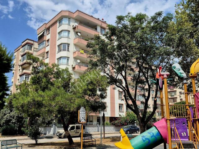 Bayrakli, İzmir içerisinde kiralık mülk