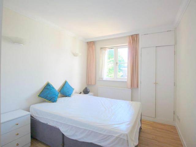 Room for rent in West Kensington, Greater London