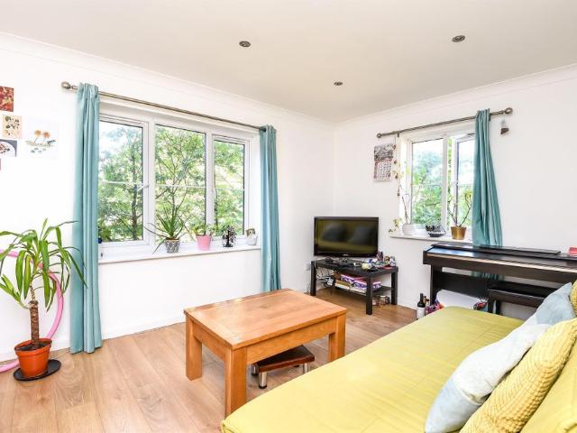 Apartment for rent in Helford, Hampshire