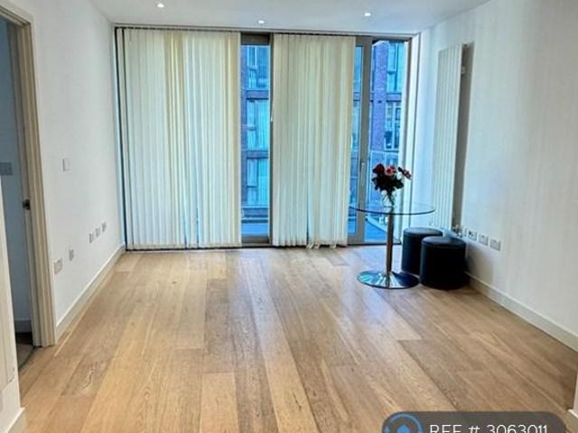 Apartment for rent in Royal Wharf, Greater London