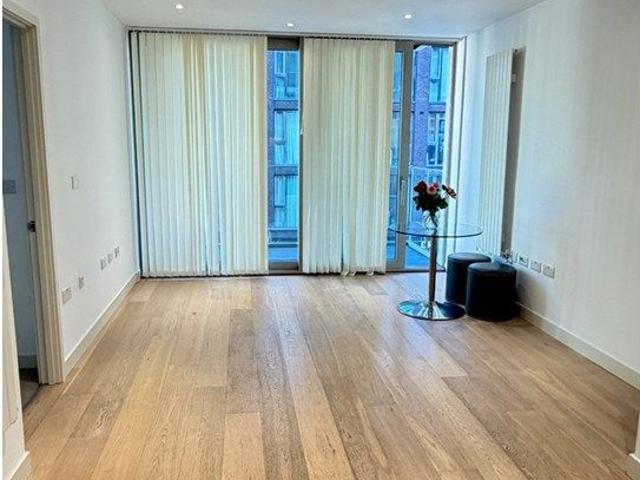 Apartment for rent in Royal Wharf, Greater London