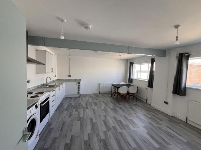 Apartment for rent in Southtown, Stokesby