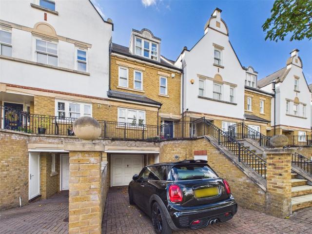 House for rent in London Borough of Richmond upon Thames, Greater London