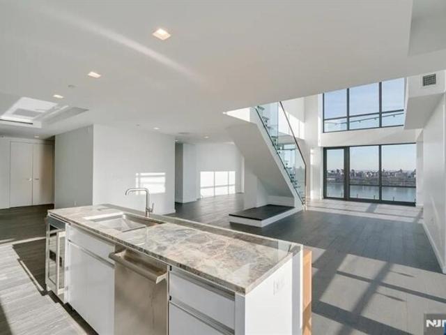 Condo for sale in Cliffside Park, New Jersey