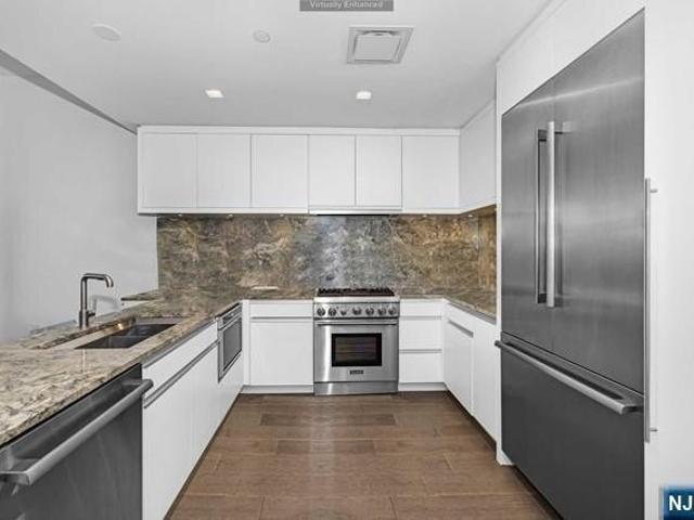 Condo for sale in Cliffside Park, New Jersey