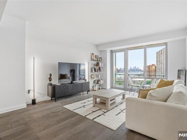 Condo for sale in Cliffside Park, New Jersey