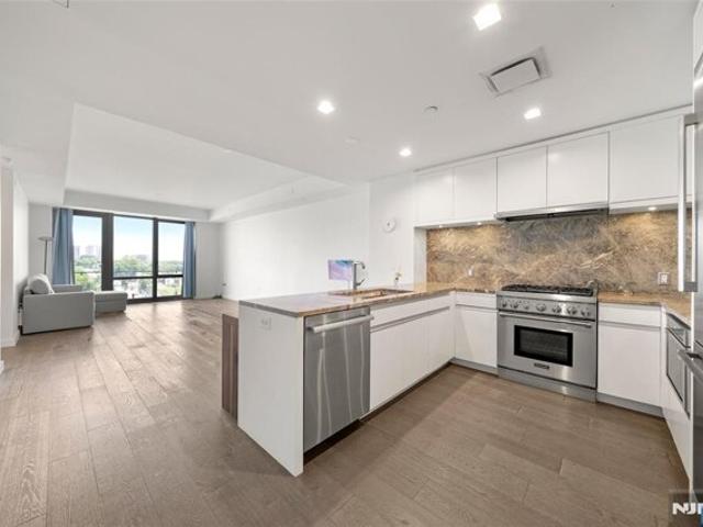 Condo for sale in Cliffside Park, New Jersey