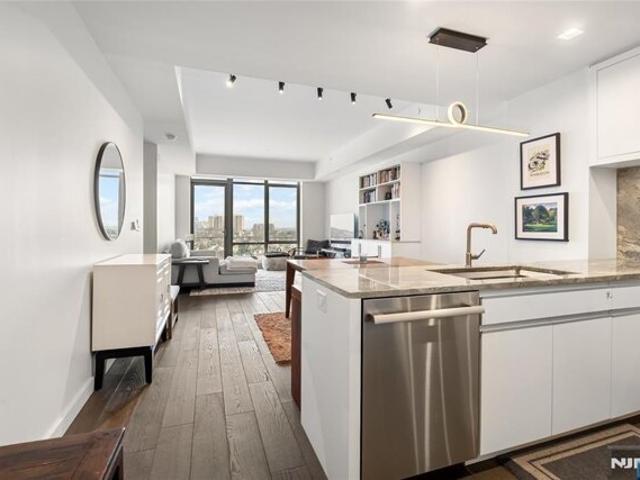 Condo for sale in Cliffside Park, New Jersey