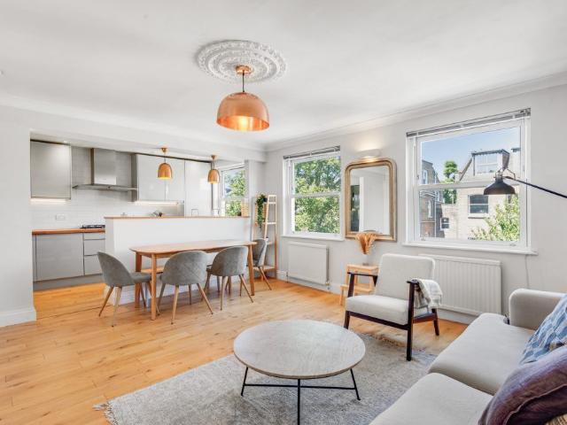 Apartment for rent in Brownswood Park, Stoke Newington