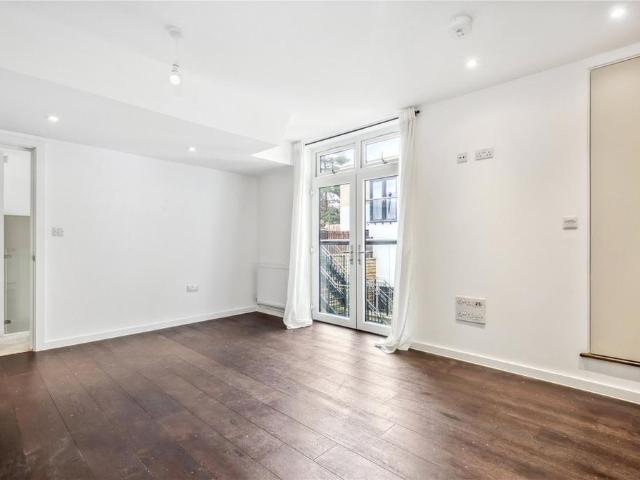 Apartment for rent in Brownswood Park, Stoke Newington