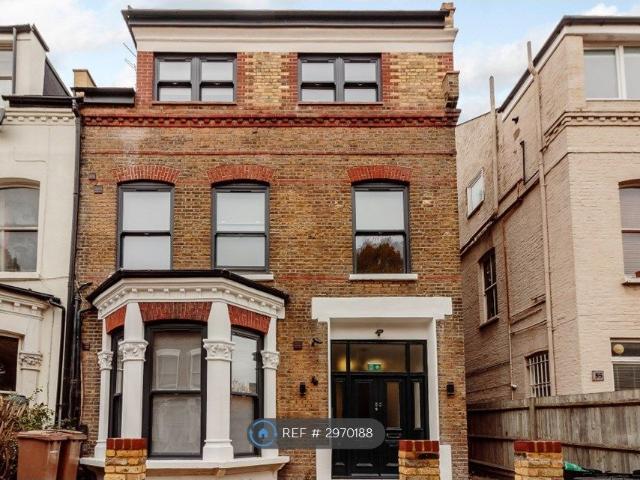 Studio for rent in Brownswood Park, Stoke Newington