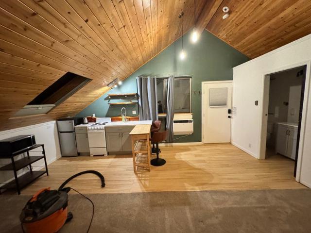 Room for rent in Auburn, California