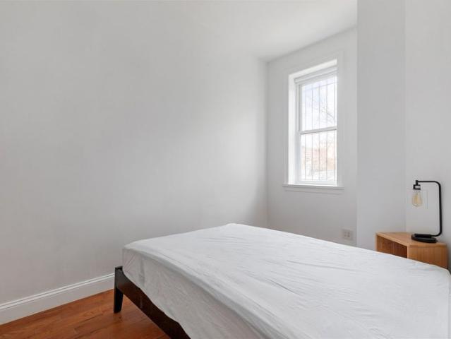 Room for rent in Arverne, New York