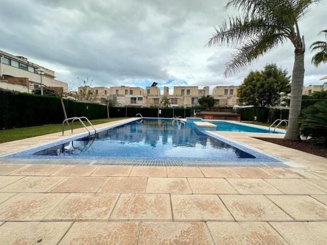 Villa en alquiler en Alicante