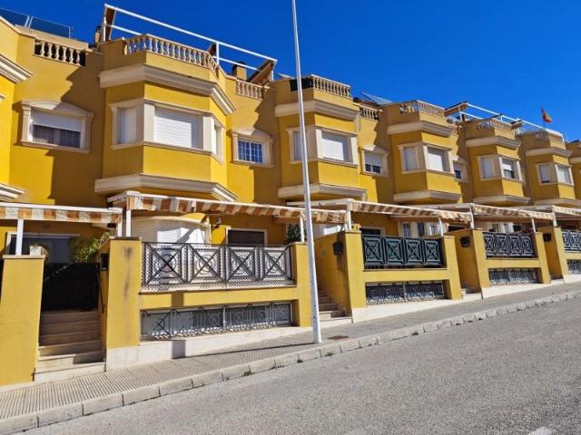 Villa en alquiler en Aspe