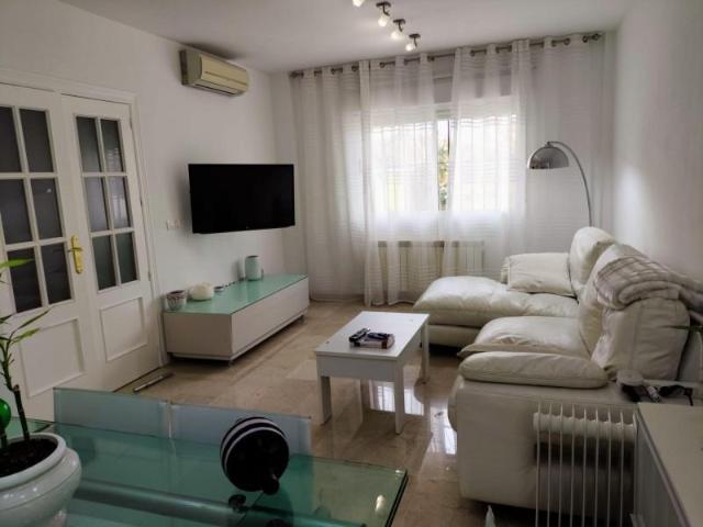 Villa en alquiler en Cúllar Vega