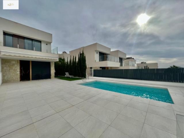 Villa en alquiler en Finestrat