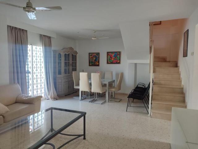 Chalet en alquiler en El Majuelo, Gines