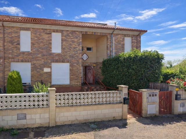Casa en venta en Villaturiel, Castilla y León