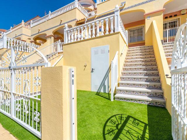 Chalet en venta en Dehesa de Campoamor, Orihuela