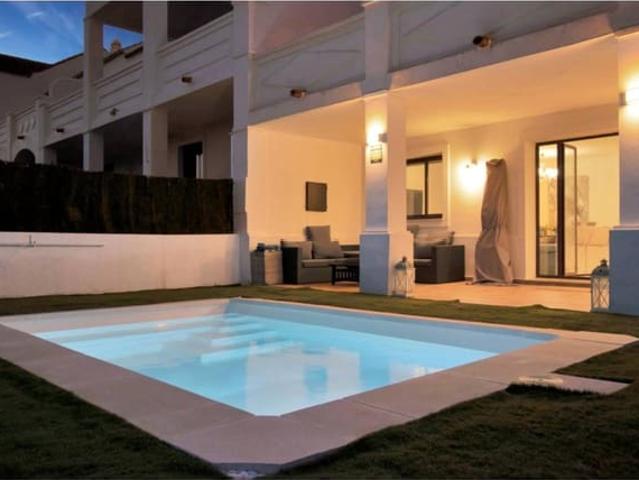 Villa en venta en Cortes De La Frontera