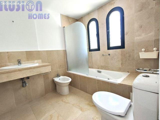 Casa en venta en Castillo de la Duquesa, Costa del Sol Occidental