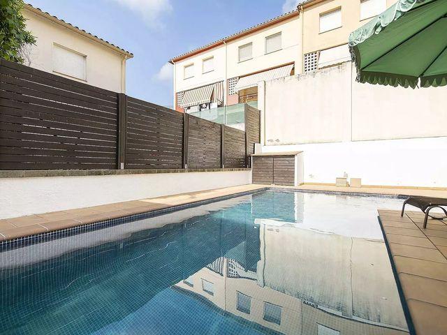 Chalet en venta en Montagut, Montagut i Oix