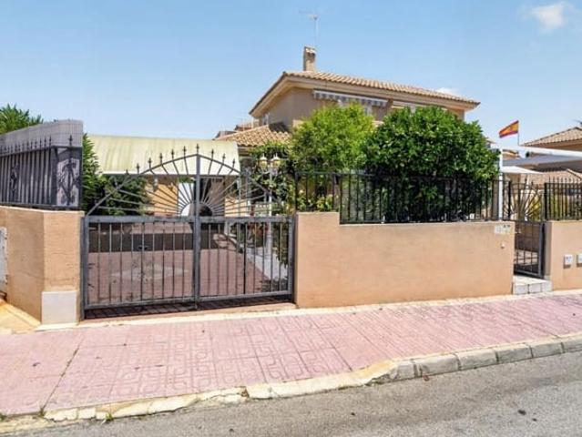 Chalet en venta en Urbanización La Zenia II, el Baix Segura / La Vega Baja