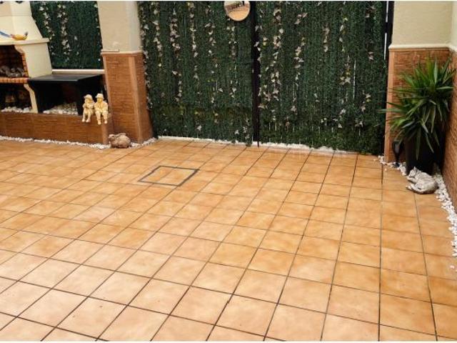 Casa en venta en Umbrete, Andalucía