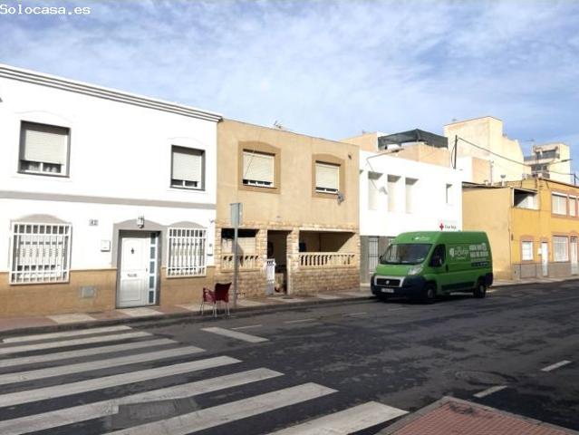 Casa en venta en Roquetas De Mar, Andalucía