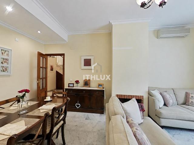 Casa en venta en Umbrete, Andalucía