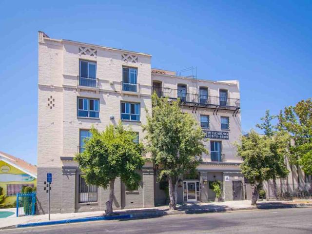 Apartment for rent in Canoga Park, California