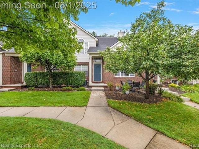 Condo for sale in Walled Lake