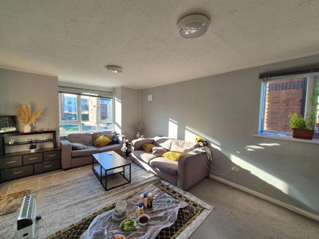 Apartment for rent in London Borough of Ealing, Greenford