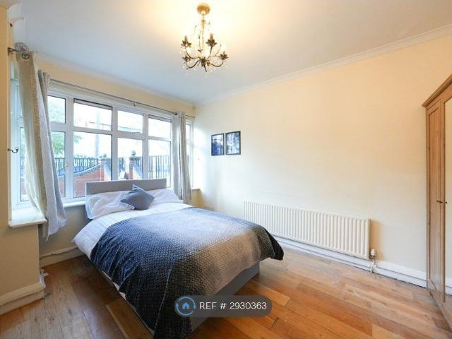 Room for rent in London Borough of Ealing, Greater London