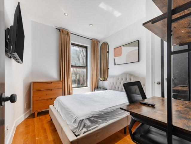 Room for rent in Arverne, New York
