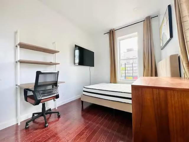 Room for rent in Arverne, New York