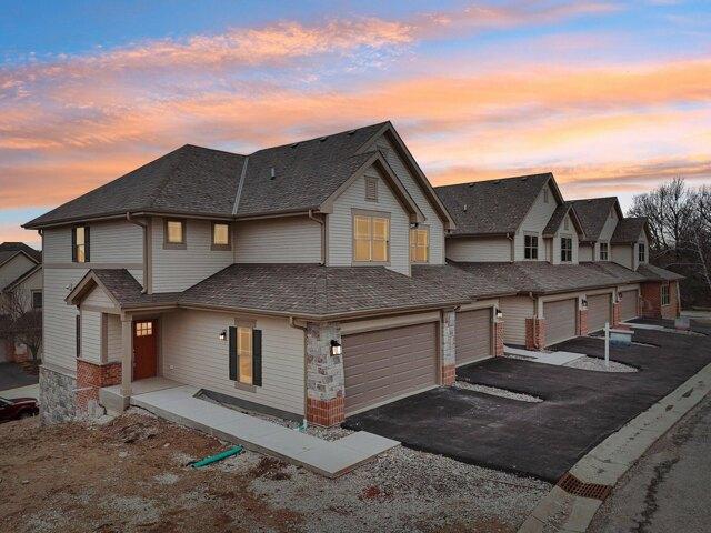 Condo for sale in Brookfield