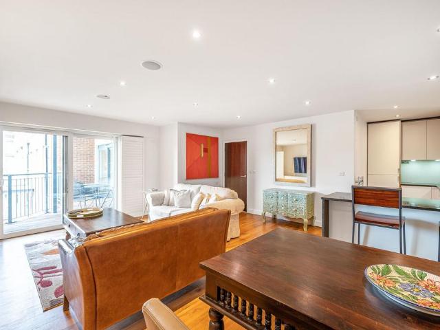 Apartment for rent in Beaufort Park, Greater London