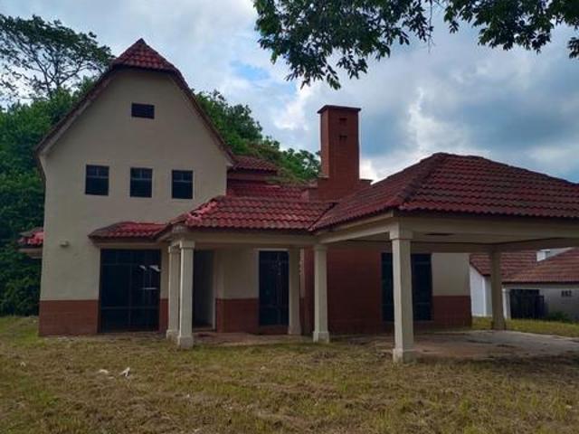 Bungalow for sale in Malaka